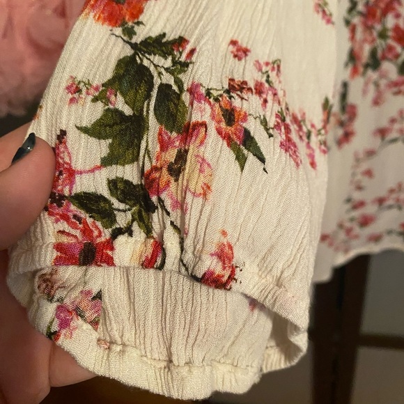 Skies are Blue Devan Button Detail Woven Top Size 2X - Picture 5 of 8